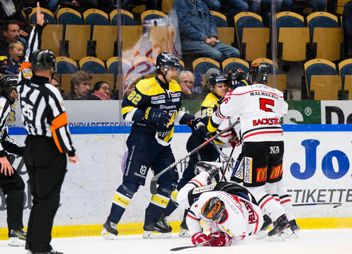 s Kevin Stenlund och David Ullström i gruff med Örebros