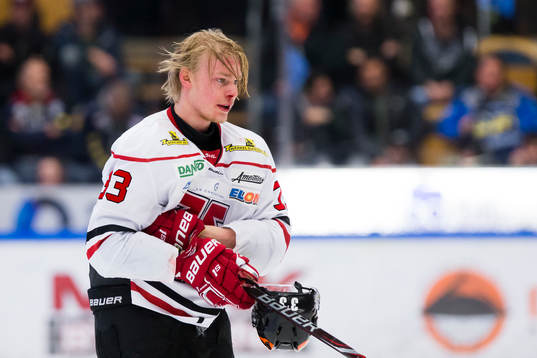 Örebros Christopher Mastomäki blöder från näsan