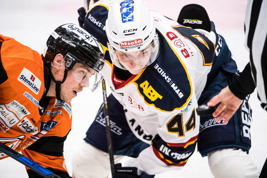 Karlskronas Joel Kellman  och Djurgårdens Lukas Vejdemo