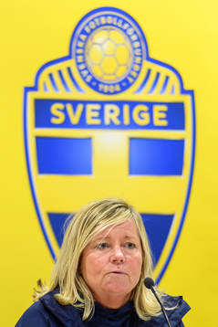 Landslagschef Marika Domanski Lyfors på en presskonferens