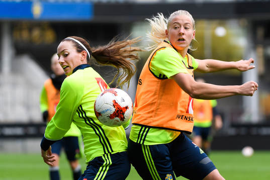 Kosovare Asllani och Julia Spetsmark