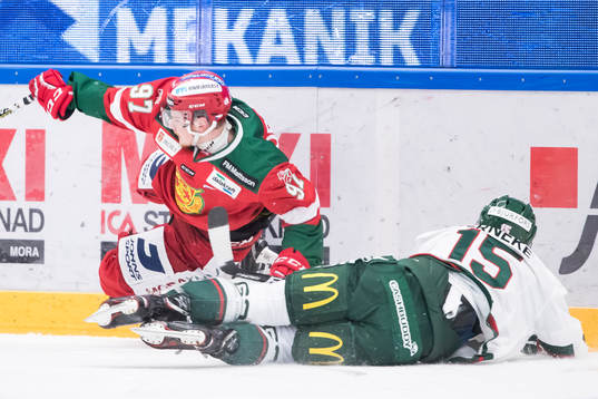 Moras David Kase och Frölundas Matt Donovan  i