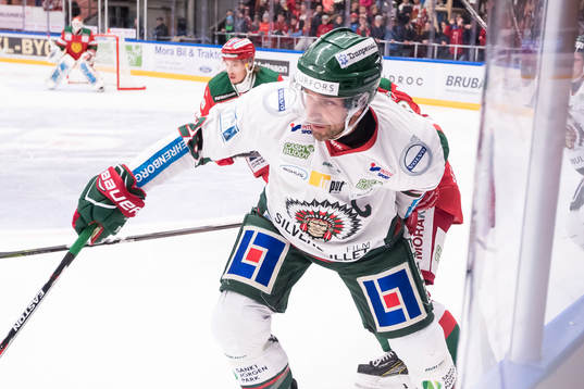 Frölundas Joel Lundqvist  i ishockeymatchen i SHL mellan