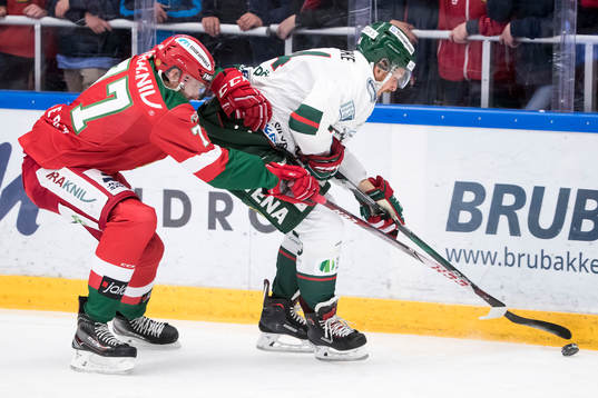 Moras Keaton Ellerby och Frölundas Lias Andersson  i