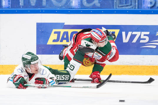 Frölundas Lias Andersson och Moras Emil Bejmo  i