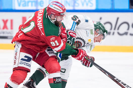 Moras Jacob Lagacé och Frölundas Jonathan Sigalet  i
