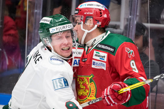 Moras Andrew Rowe och Frölundas John Nyberg  i