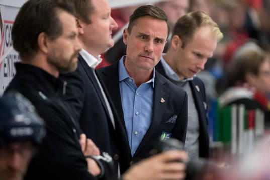 Frölundas tränare Roger Rönnberg  i ishockeymatchen i