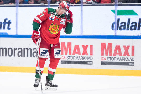 Moras Keaton Ellerby deppar i ishockeymatchen i SHL mellan