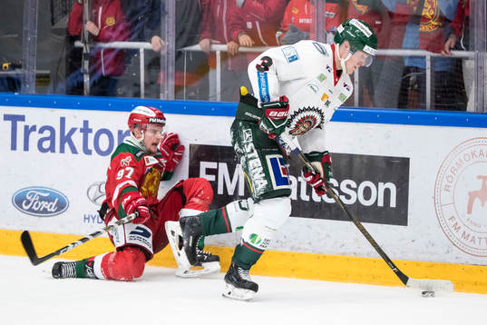 Moras David Kase och Frölundas Carl Grundström  i