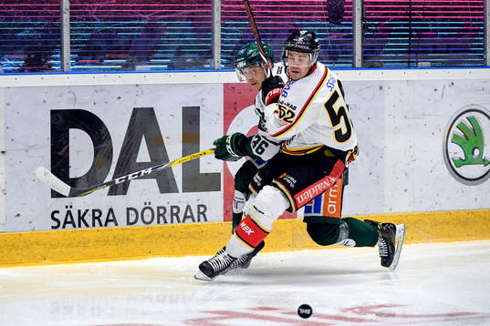 Färjestads Niklas Fogström och Luleås Karl Fabricius