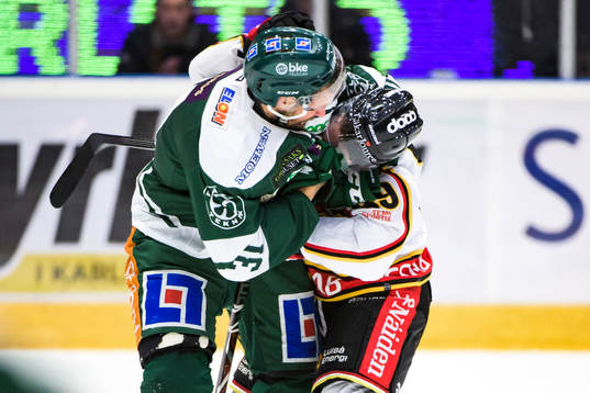 Färjestads Dick Axelsson och Luleås Ryan Johnston