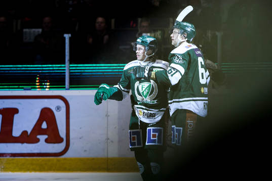 Färjestads Joakim Nygård och Johan Ryno jublar