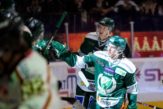 Färjestads Johan Ryno och Joakim Nygård jublar