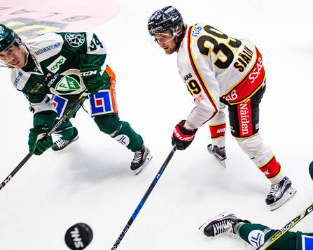Färjestads Michael Lindqvist och Luleås Pontus Själin