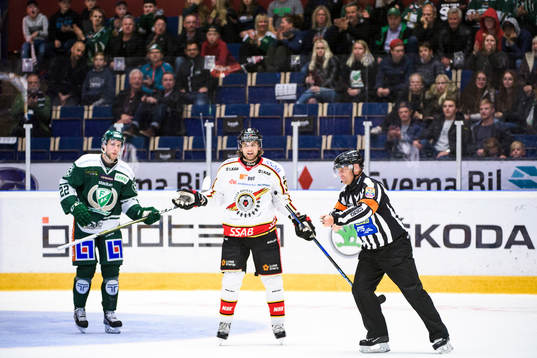 Färjestads Per Åslund, Luleås Pontus Själin och Domare