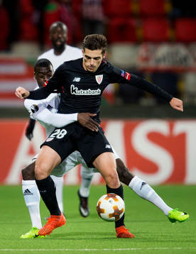 Östersunds Ken Sema och Athletic Bilbaos Inigo Cordoba