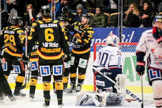 Skellefteås Bud Holloway jublar