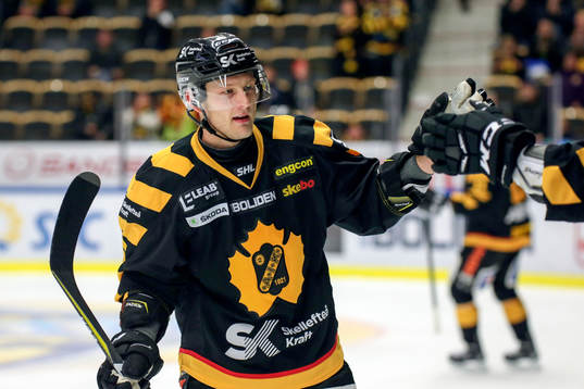 Skellefteås Oscar Möller jublar