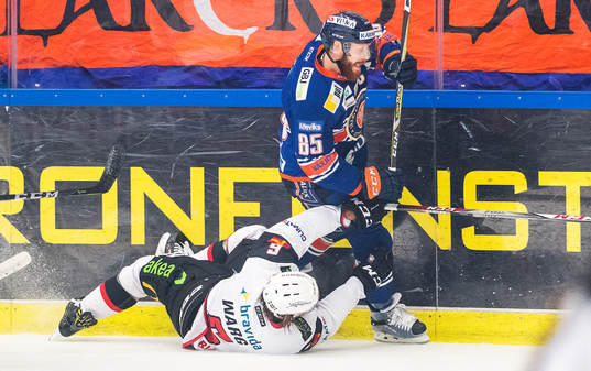 Växjös Liam Reddox och Malmö Redhawks Stefan Warg