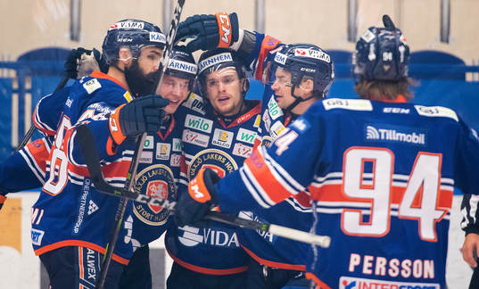 Växjös Elias Pettersson jublar