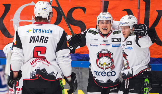Malmö Redhawks Johan Olofsson jublar