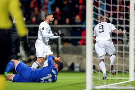 Östersunds Saman Ghoddos och Salisu Abdullahi Gero jublar
