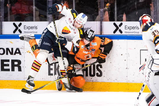 Djurgårdens Linus Johansson  och Karlskronas Henrik