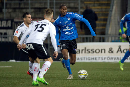 Halmstads Aboubakar Keita och Örebros Martin Lorentzson