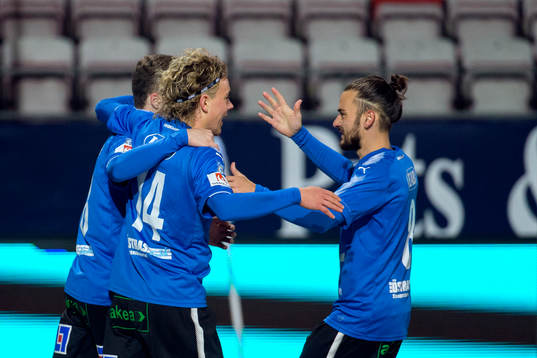 Halmstads Gabriel Gudmundsson jublar med lagkamrater