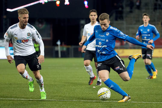 Halmstads Gabriel Gudmundsson gör 0-1