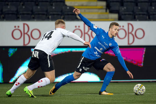 Örebros Michael Almebäck och Halmstads Gabriel Gudmundsson