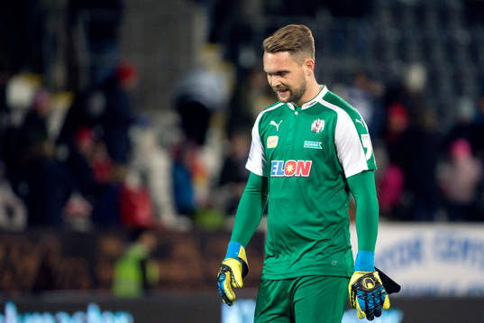 Örebros målvakt Oscar Jansson deppar