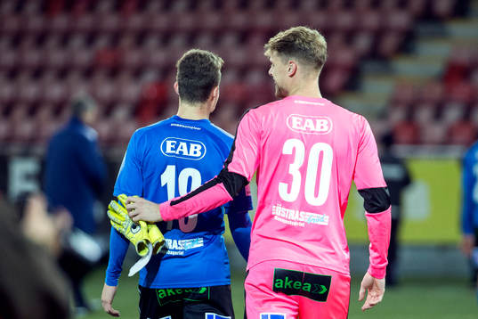 Halmstads Gabriel Gudmundsson och målvakt Malkolm Nilsson