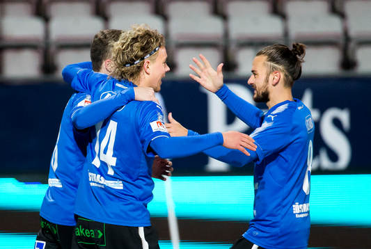 Halmstads Gabriel Gudmundsson gör 0-1 och jublar med