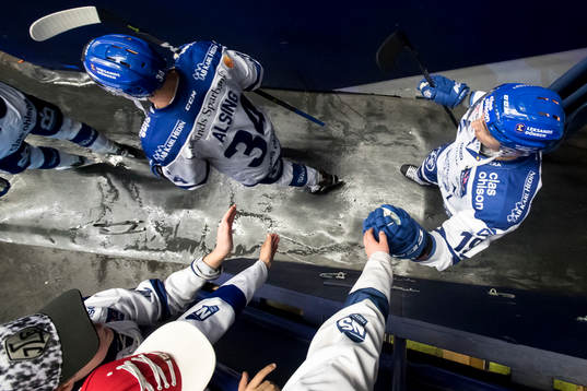 Leksands Olle Alsing och Tobias Forsberg på väg in till