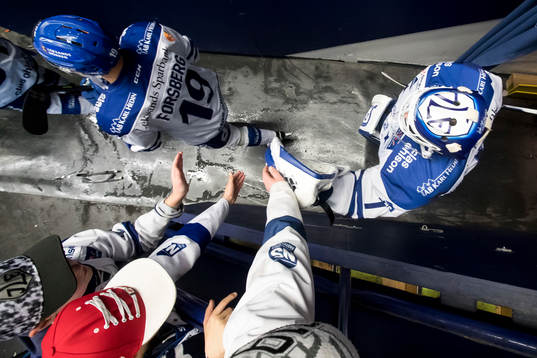 Leksands Tobias Forsberg och målvakt Tex Williamsson på