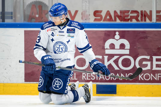 Leksands Jon Knuts på värmningen innan ishockeymatchen i
