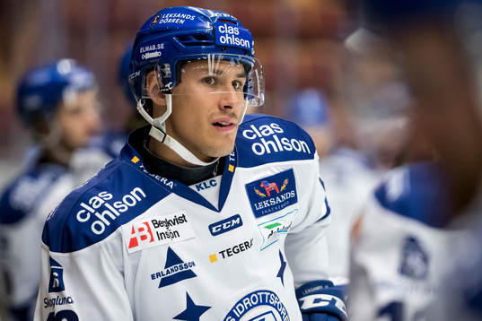 Leksands Jon Knuts på värmningen innan ishockeymatchen i
