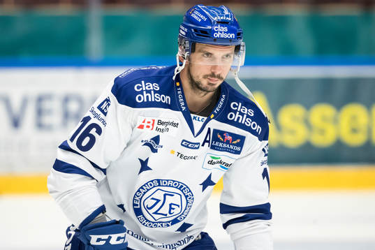 Leksands Fredrik Lindgren  på värmningen innan