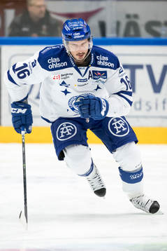 Leksands Fredrik Lindgren  på värmningen innan
