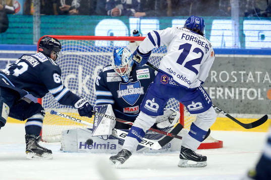 Leksands Fredrik Forsberg och Karlskogas målvakt Jonathan