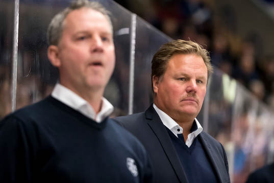 Leksands tränare Leif Carlsson  i ishockeymatchen i