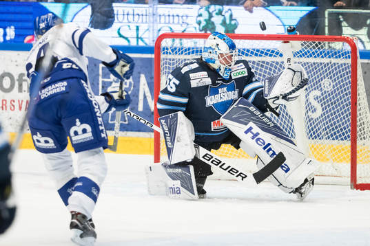 chans för Leksands Isak Skedung Karlskogas målvakt