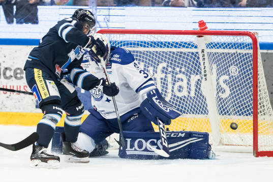 chans för Karlskogas Gustaf Thorell framför Leksands