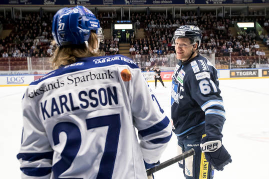 Karlskogas Mikael Eriksson  i ishockeymatchen i