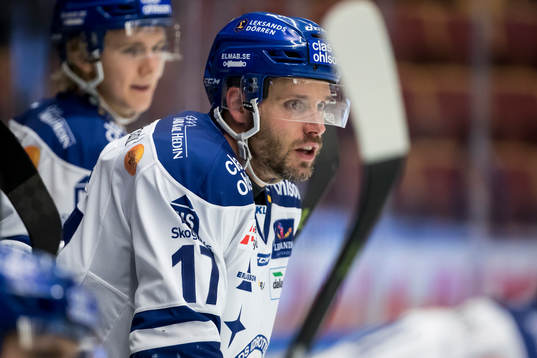 Leksands Jesper Ollas  i ishockeymatchen i