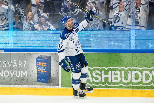 Leksands Jesper Ollas jublar