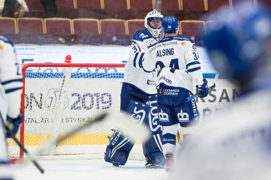 Leksands målvakt Jonas Arntzen och Olle Alsing jublar