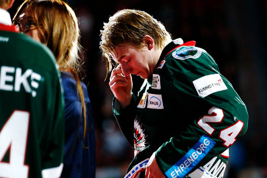 Frölundas Lias Andersson gråter